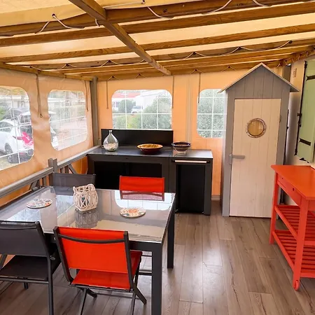 Maison Ensoleillee A Avec Piscine Partagee 펜션