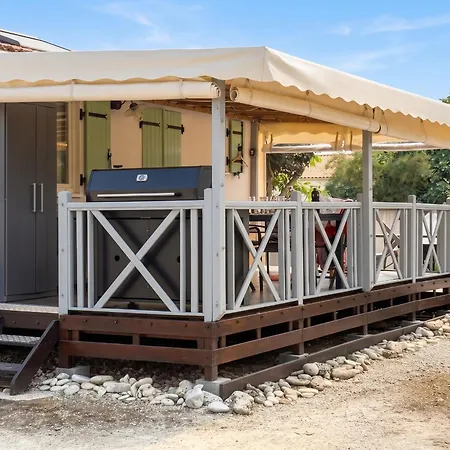 Maison Ensoleillee A Avec Piscine Partagee 펜션